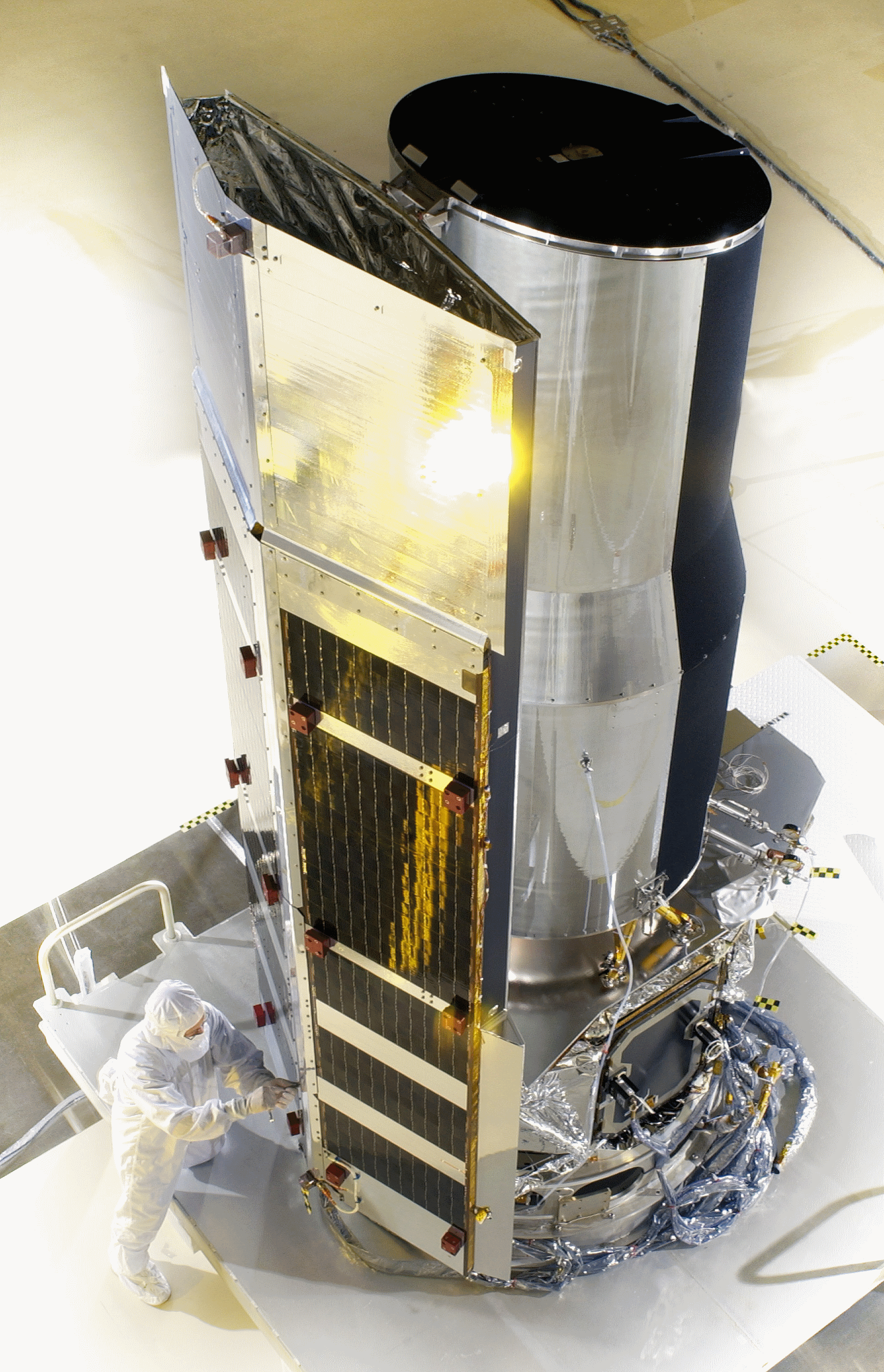The Spitzer Space Telescope pre-launch. NASA -JPL - CALTECH